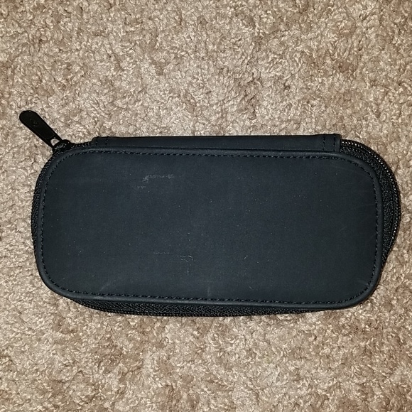 Guess case - Picture 2 of 4